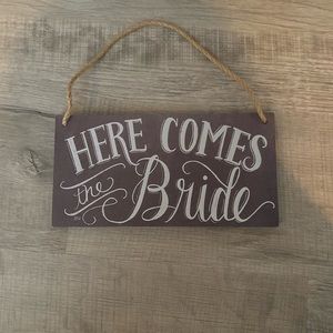 🌺 3/$15 Here Comes the Bride Sign